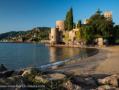 Der Strand und die berhmte mittelalterliche Burg von La Napoule in der Bucht von Cannes liegen sofort vor unserer Ferienwohnung. Bild wurde am Morgen um 08:30 aufgenommen.