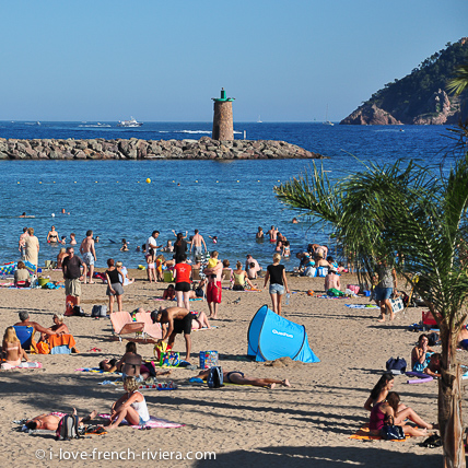 A nice clean and well sheltered beach is right outside the apartment, next to the castle.