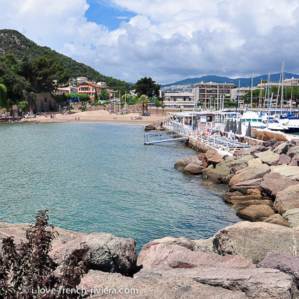 In season, you can also rent beach chairs and enjoy a private jetty.