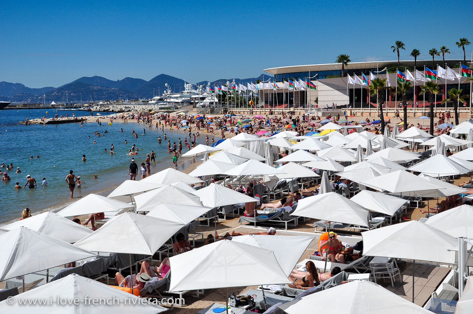 Cannes and its famous Palais des Congres, the Croisette and its beaches are easily accessible. Just take the bus #22 in front of our holiday apartment in La Napoule.